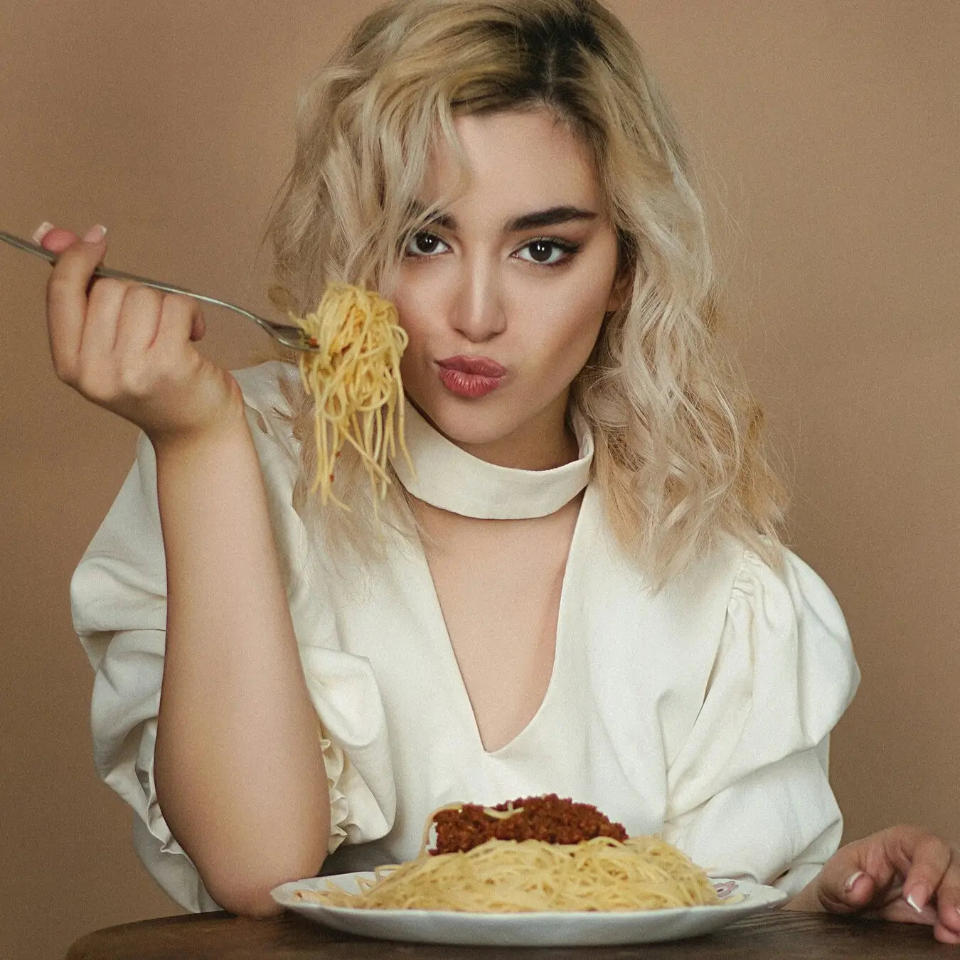 5 greșeli din stilul de viață care îți afectează pielea